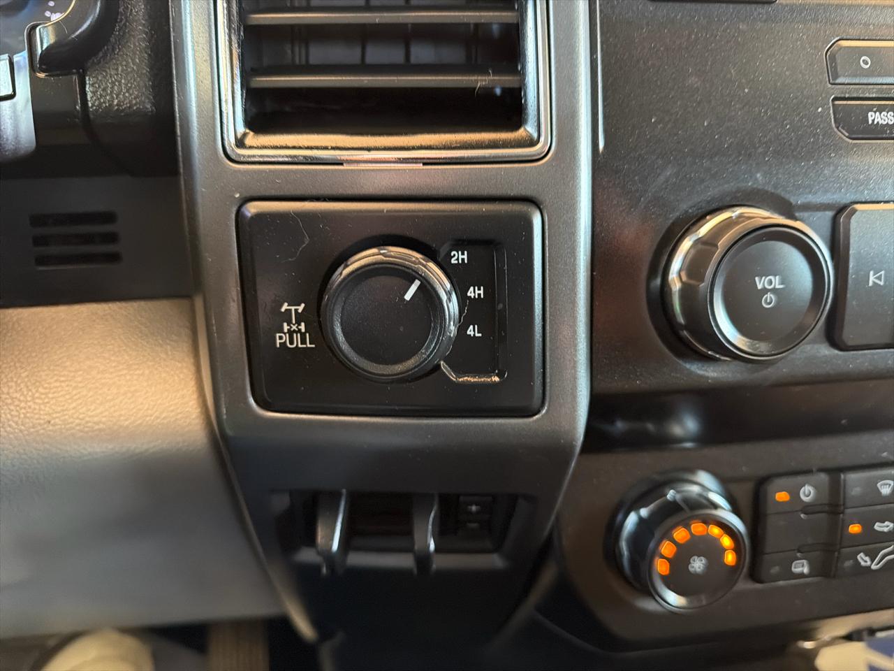 Ford Super Duty F-250 SRW XLT 4WD Crew Cab 8' Box 2019