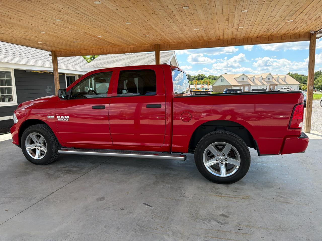 RAM 1500 4WD Crew Cab 140.5" Express 2014