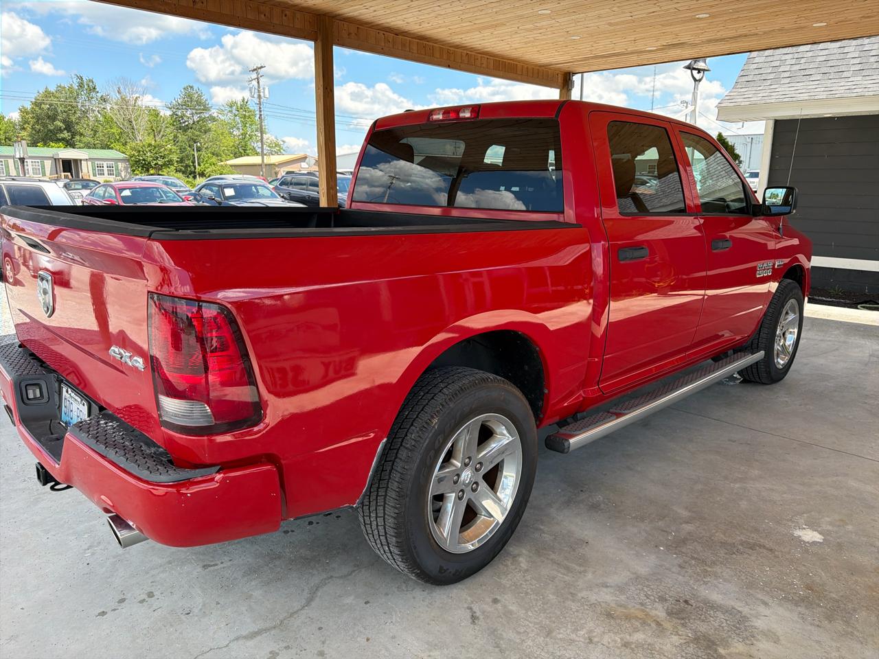 RAM 1500 4WD Crew Cab 140.5" Express 2014