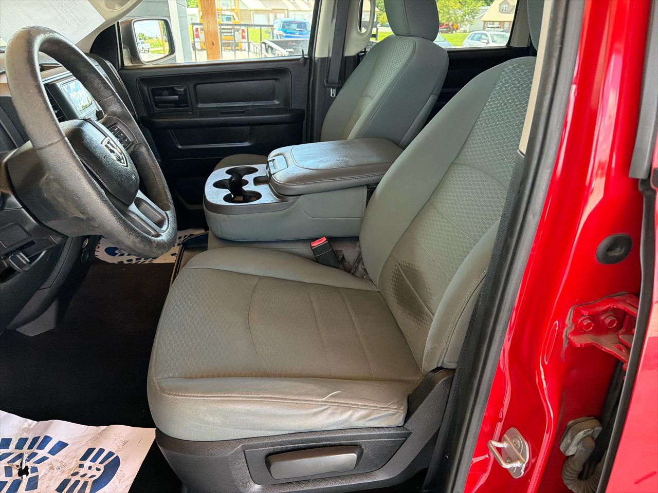 RAM 1500 4WD Crew Cab 140.5" Express 2014