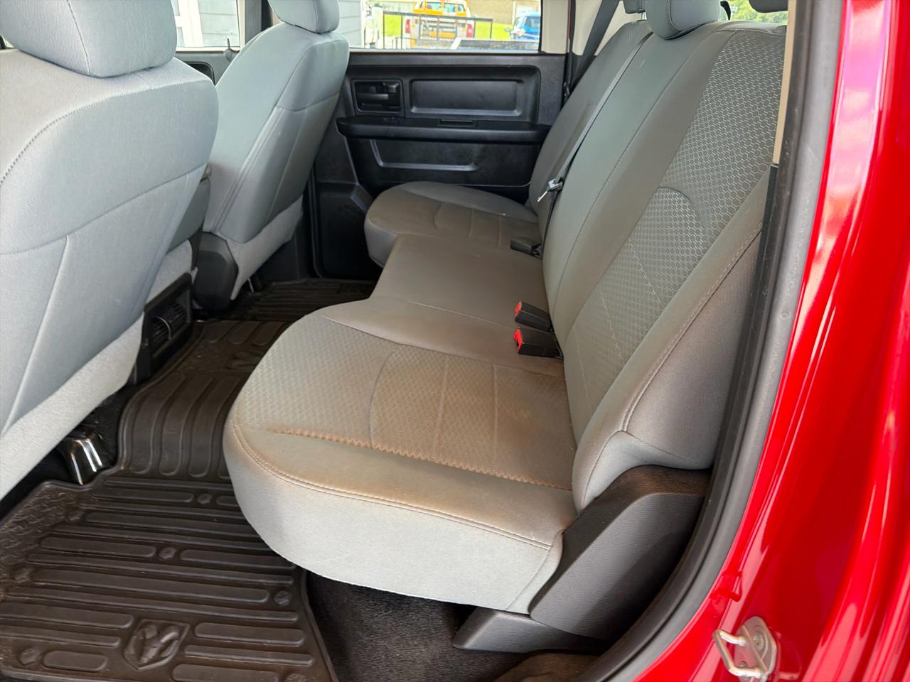 RAM 1500 4WD Crew Cab 140.5" Express 2014