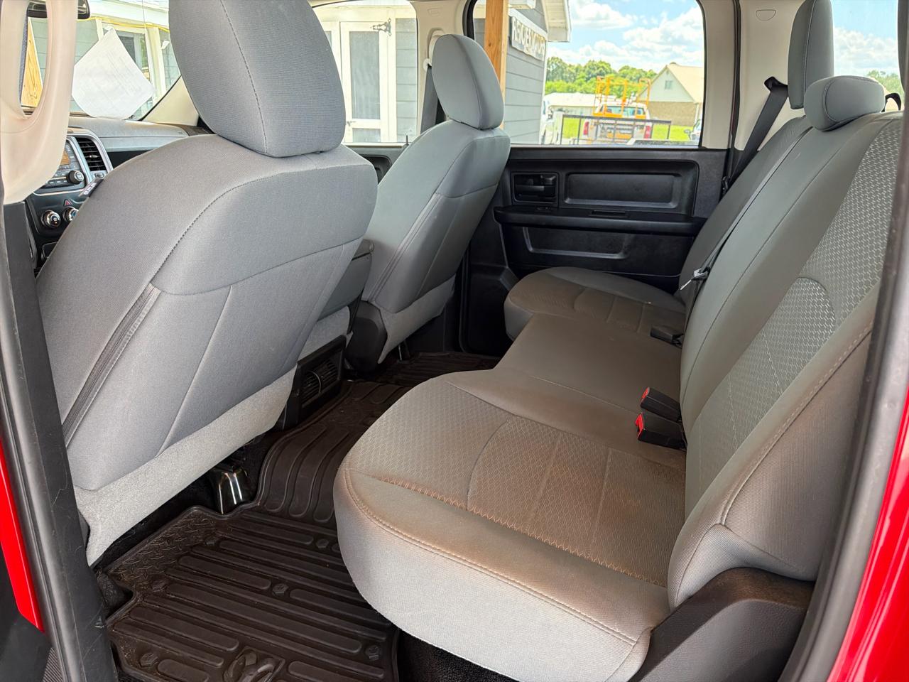 RAM 1500 4WD Crew Cab 140.5" Express 2014