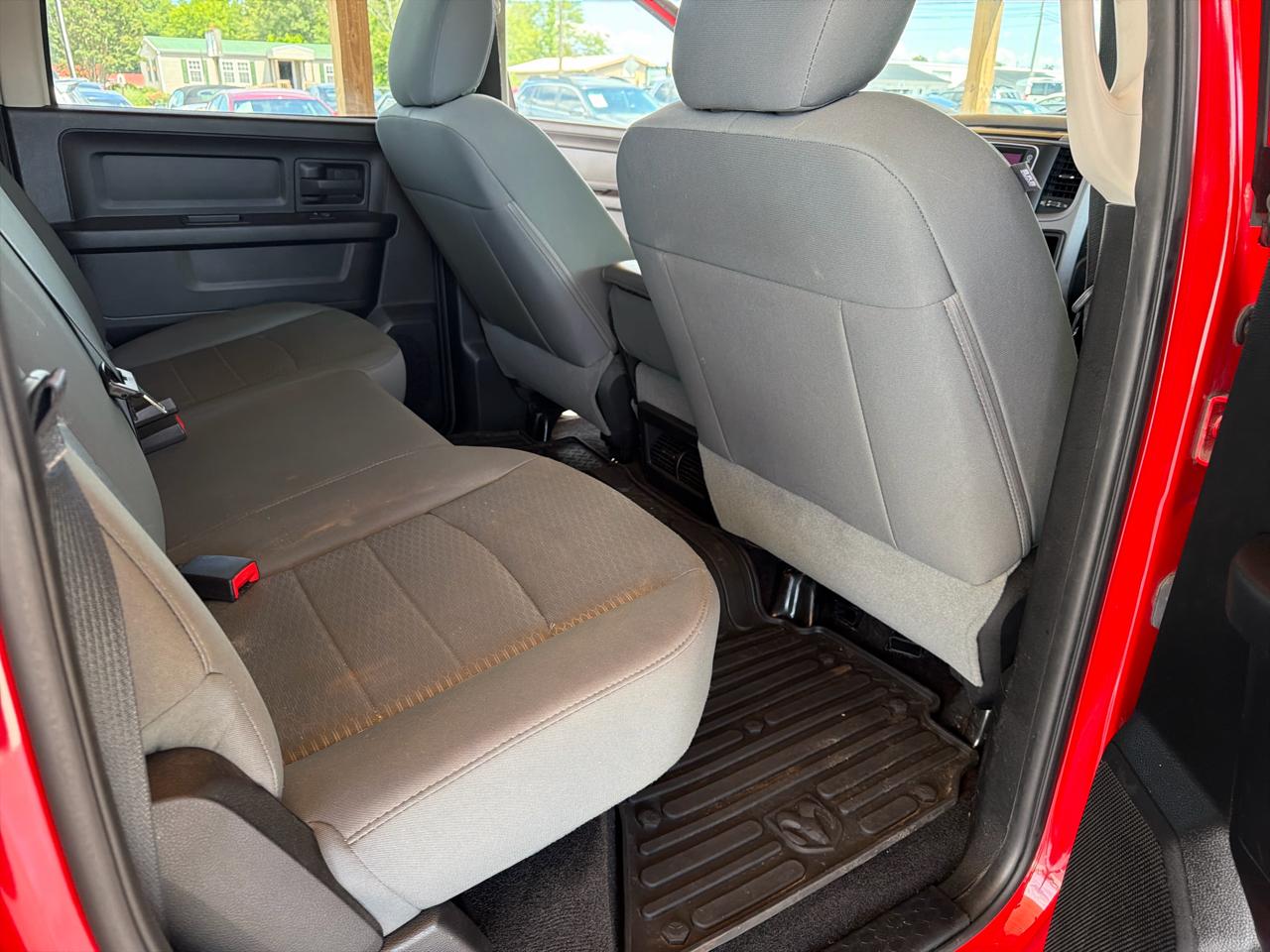 RAM 1500 4WD Crew Cab 140.5" Express 2014