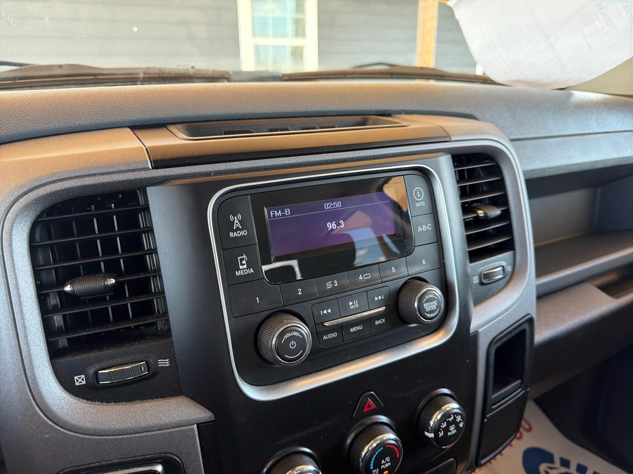 RAM 1500 4WD Crew Cab 140.5" Express 2014