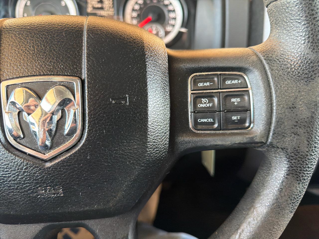 RAM 1500 4WD Crew Cab 140.5" Express 2014