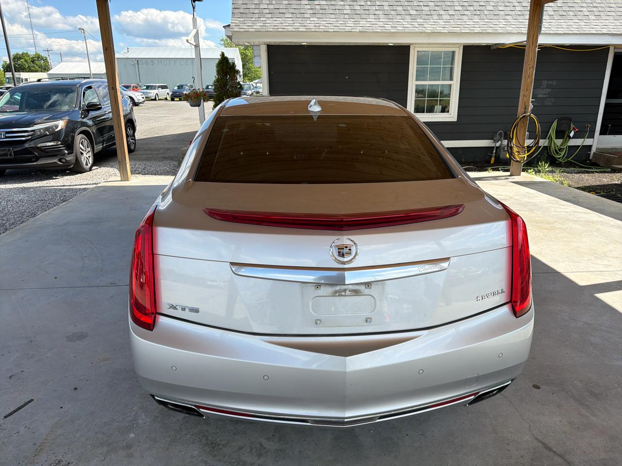 Cadillac XTS 4dr Sdn Luxury FWD 2015