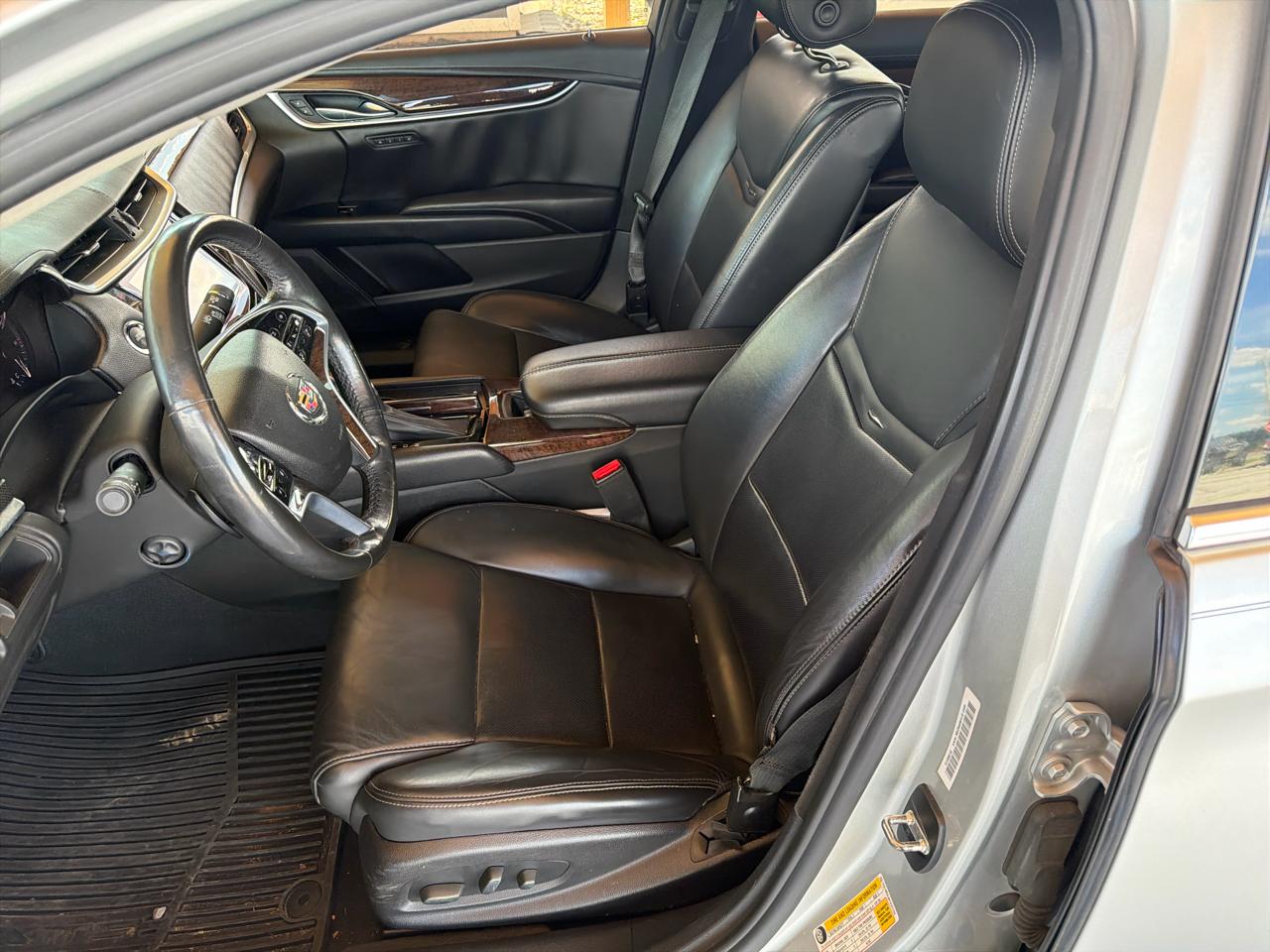 Cadillac XTS 4dr Sdn Luxury FWD 2015