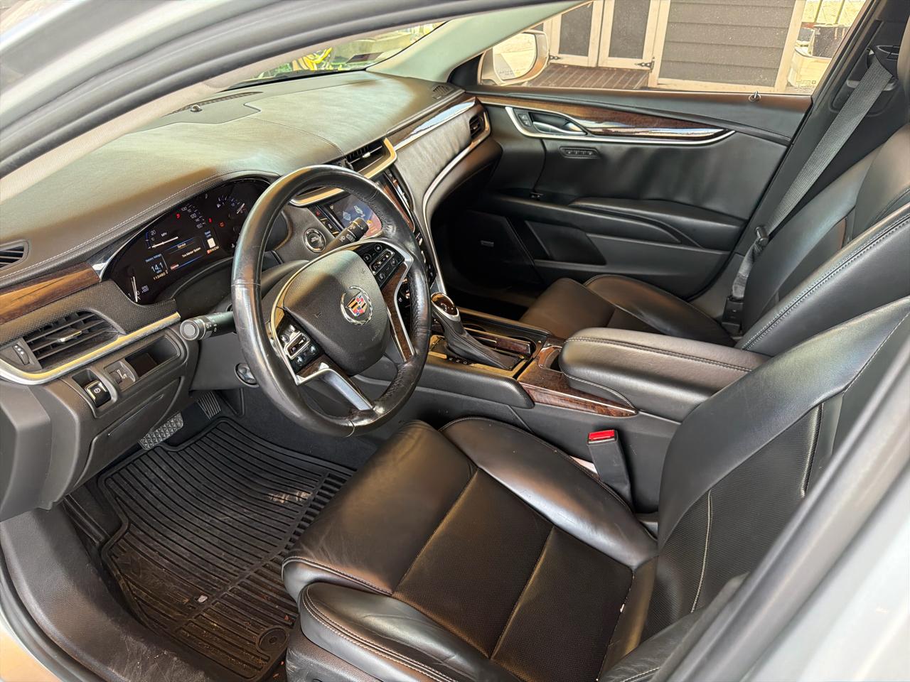 Cadillac XTS 4dr Sdn Luxury FWD 2015