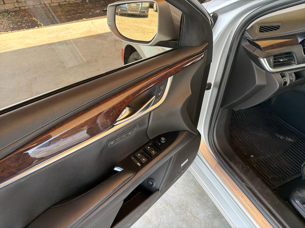 Cadillac XTS 4dr Sdn Luxury FWD 2015