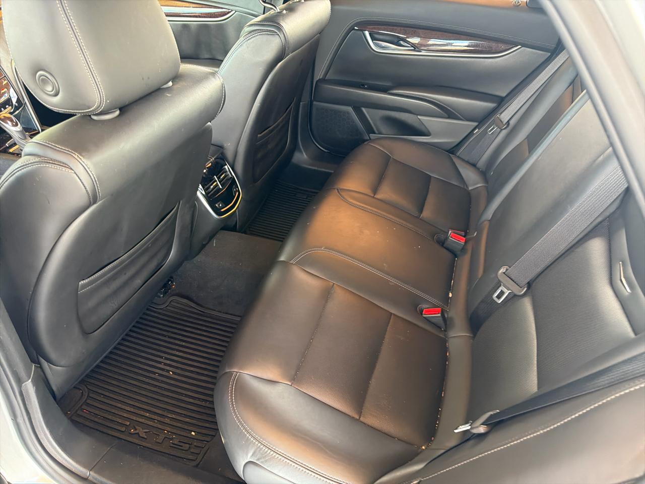 Cadillac XTS 4dr Sdn Luxury FWD 2015
