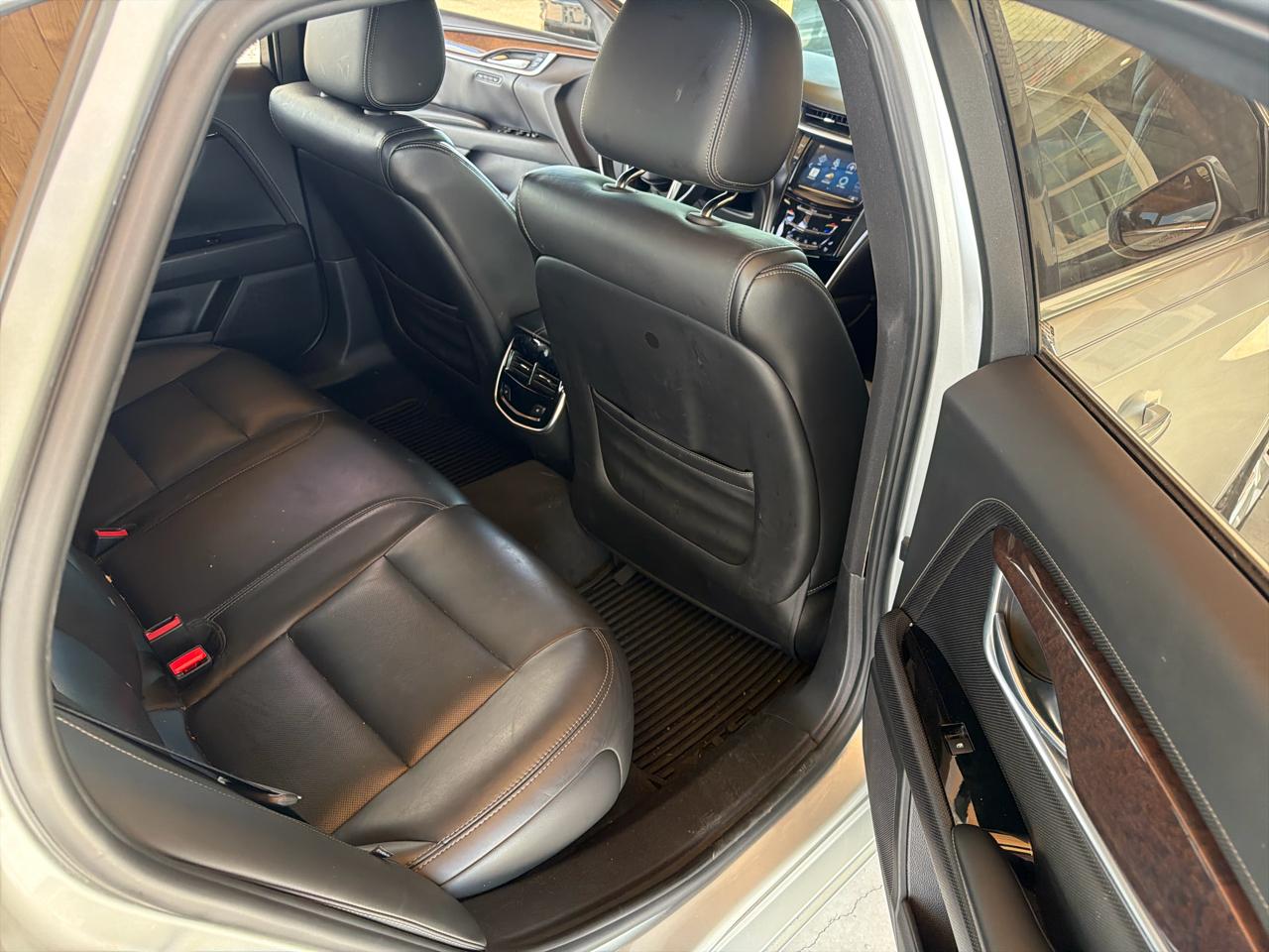 Cadillac XTS 4dr Sdn Luxury FWD 2015