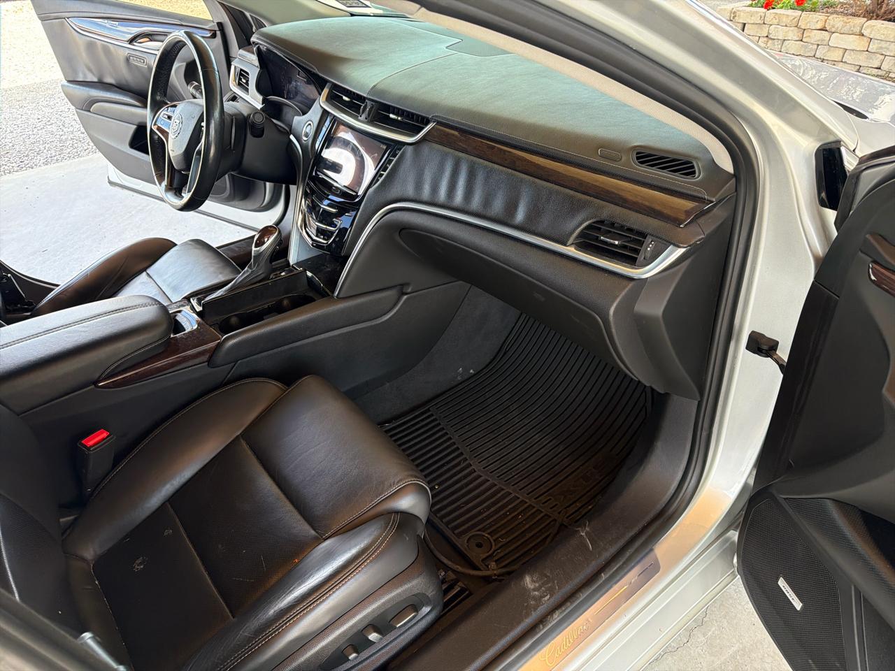 Cadillac XTS 4dr Sdn Luxury FWD 2015