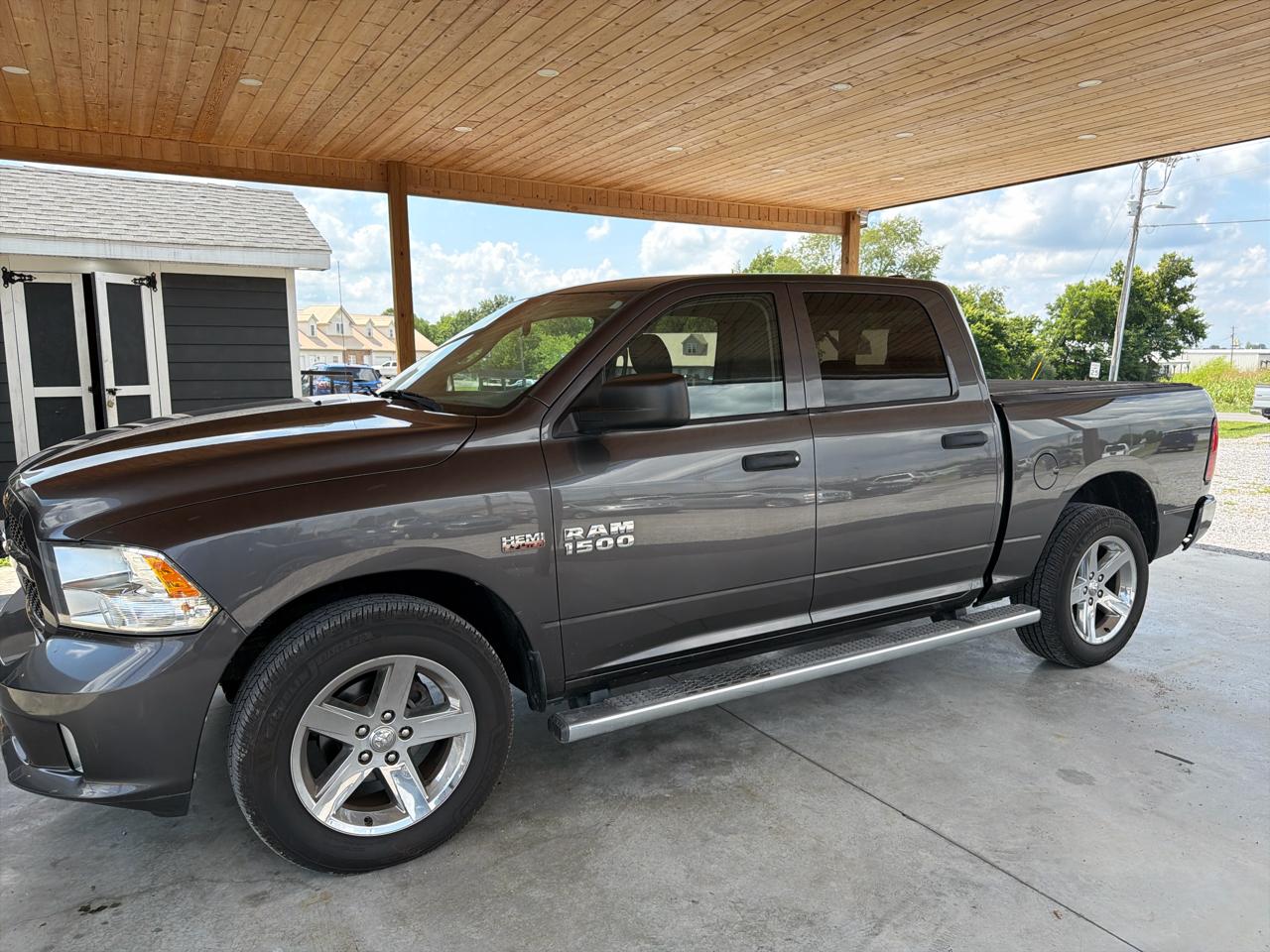 RAM 1500 4WD Crew Cab 140.5" Express 2014