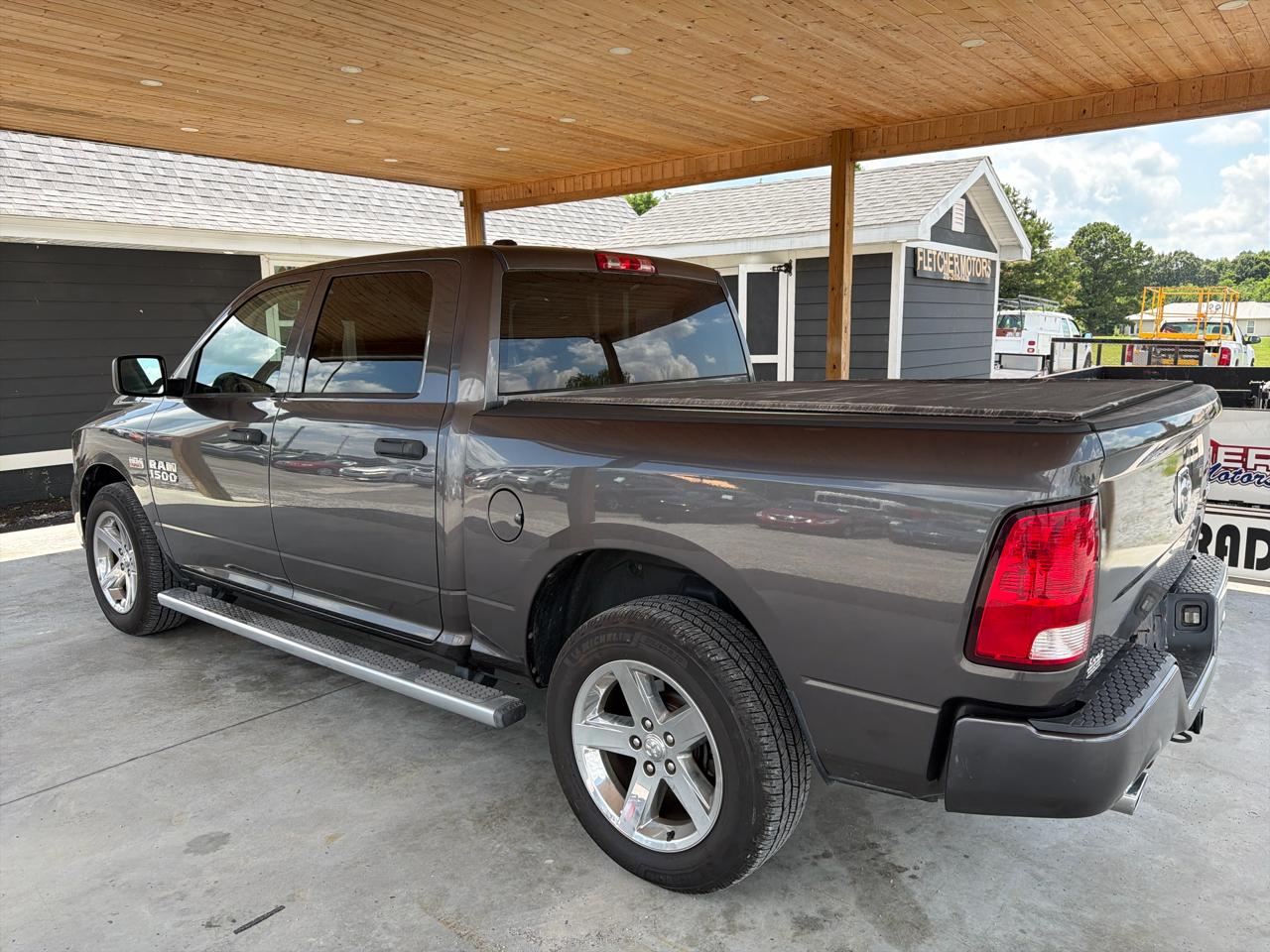 RAM 1500 4WD Crew Cab 140.5" Express 2014