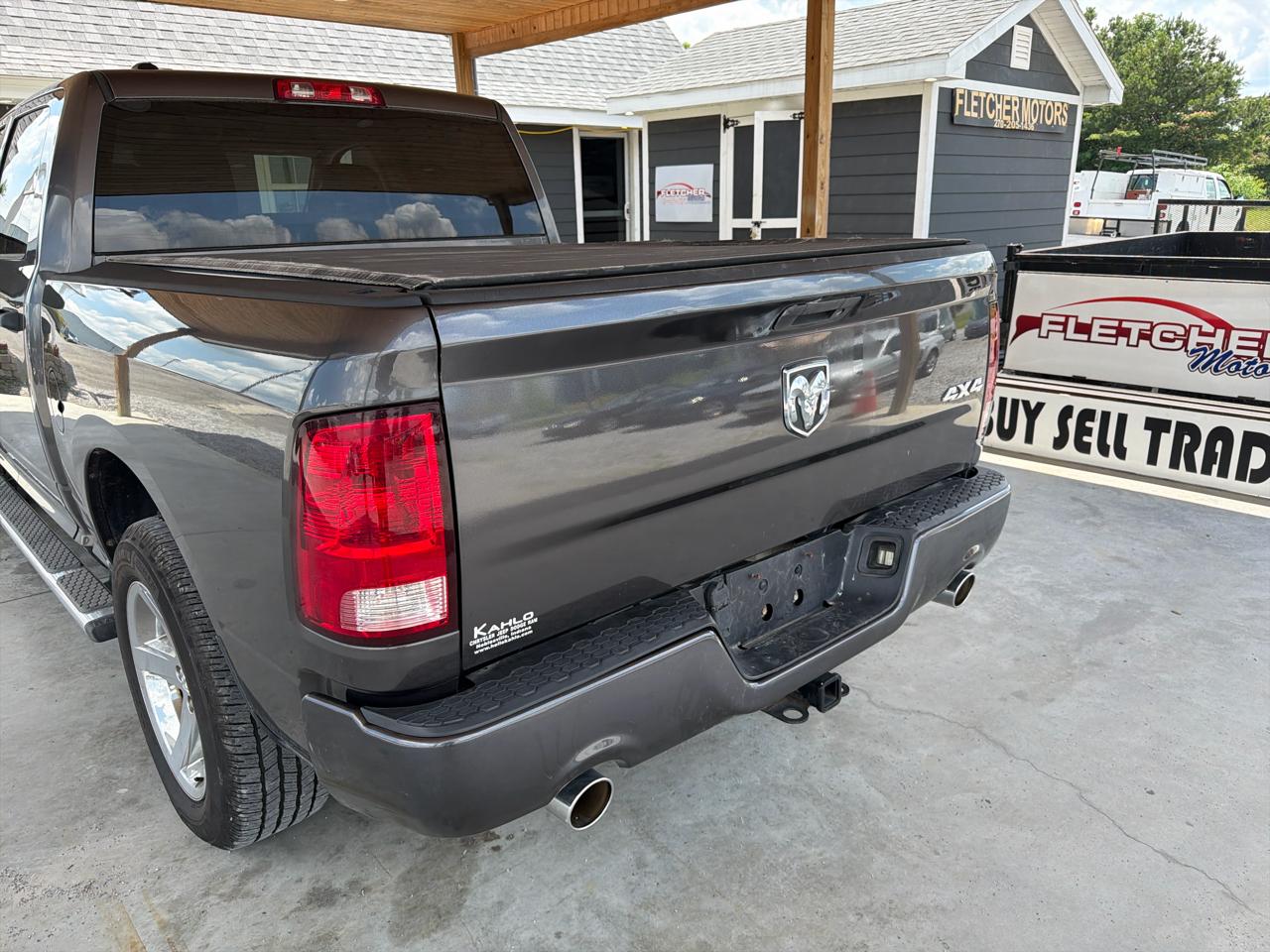 RAM 1500 4WD Crew Cab 140.5" Express 2014