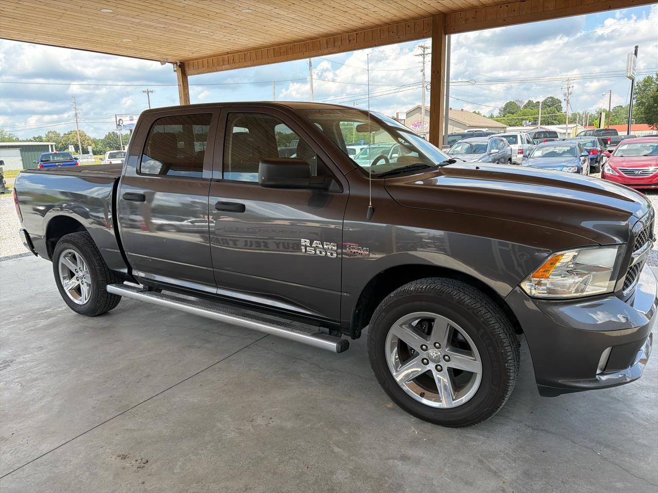 RAM 1500 4WD Crew Cab 140.5" Express 2014