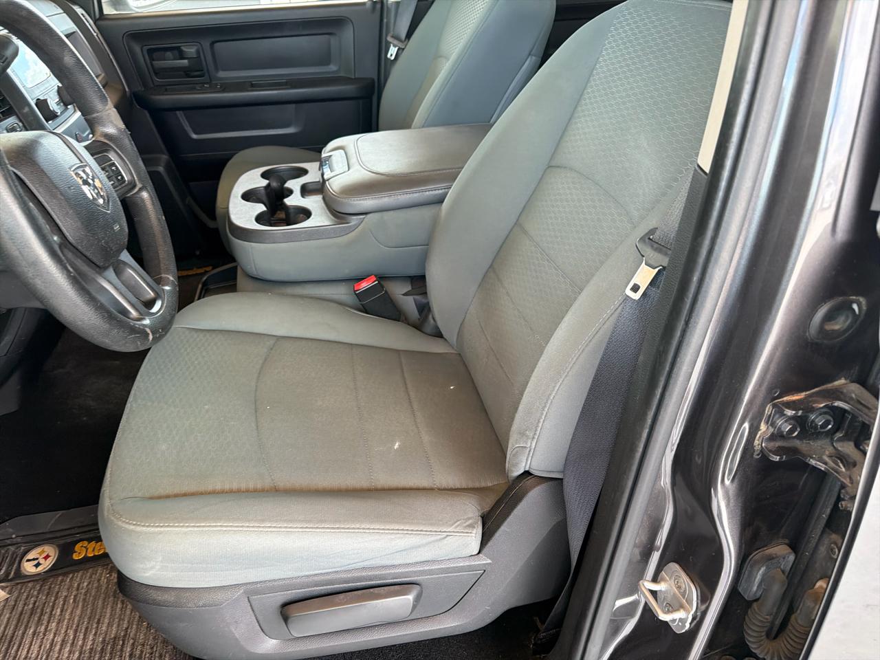 RAM 1500 4WD Crew Cab 140.5" Express 2014