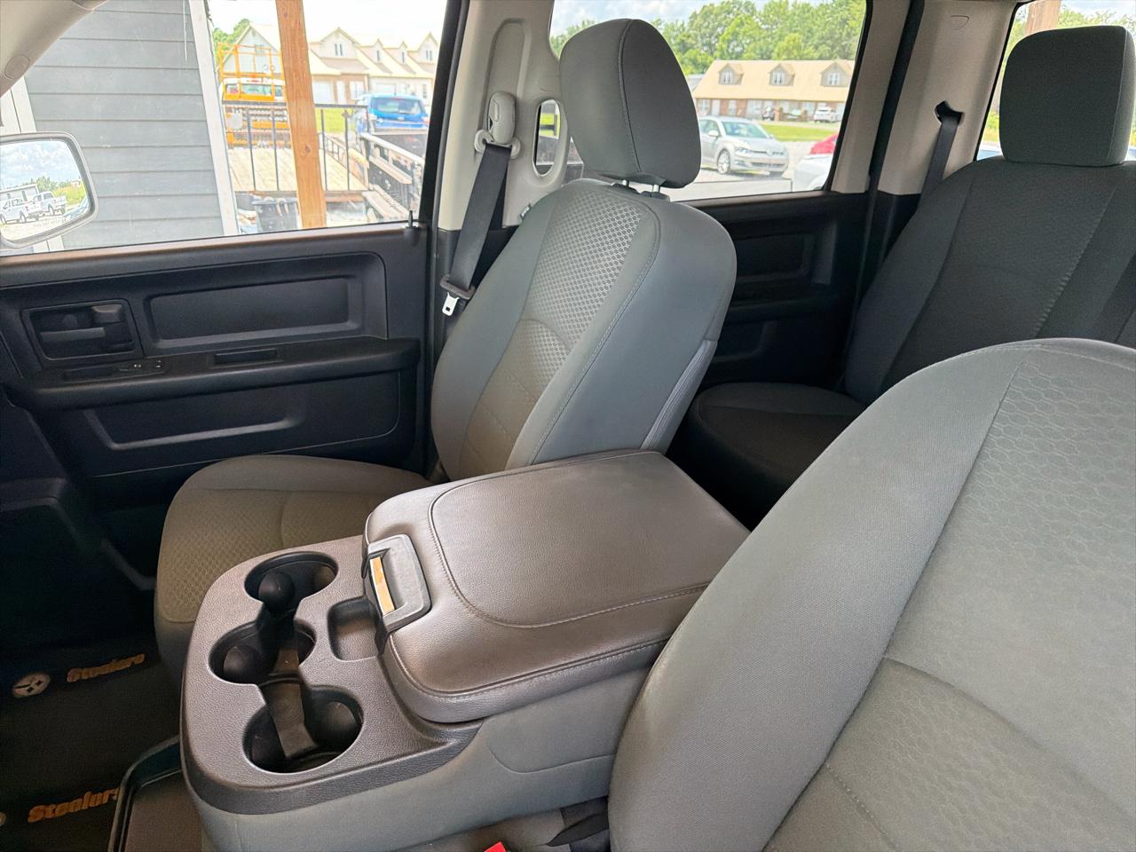 RAM 1500 4WD Crew Cab 140.5" Express 2014