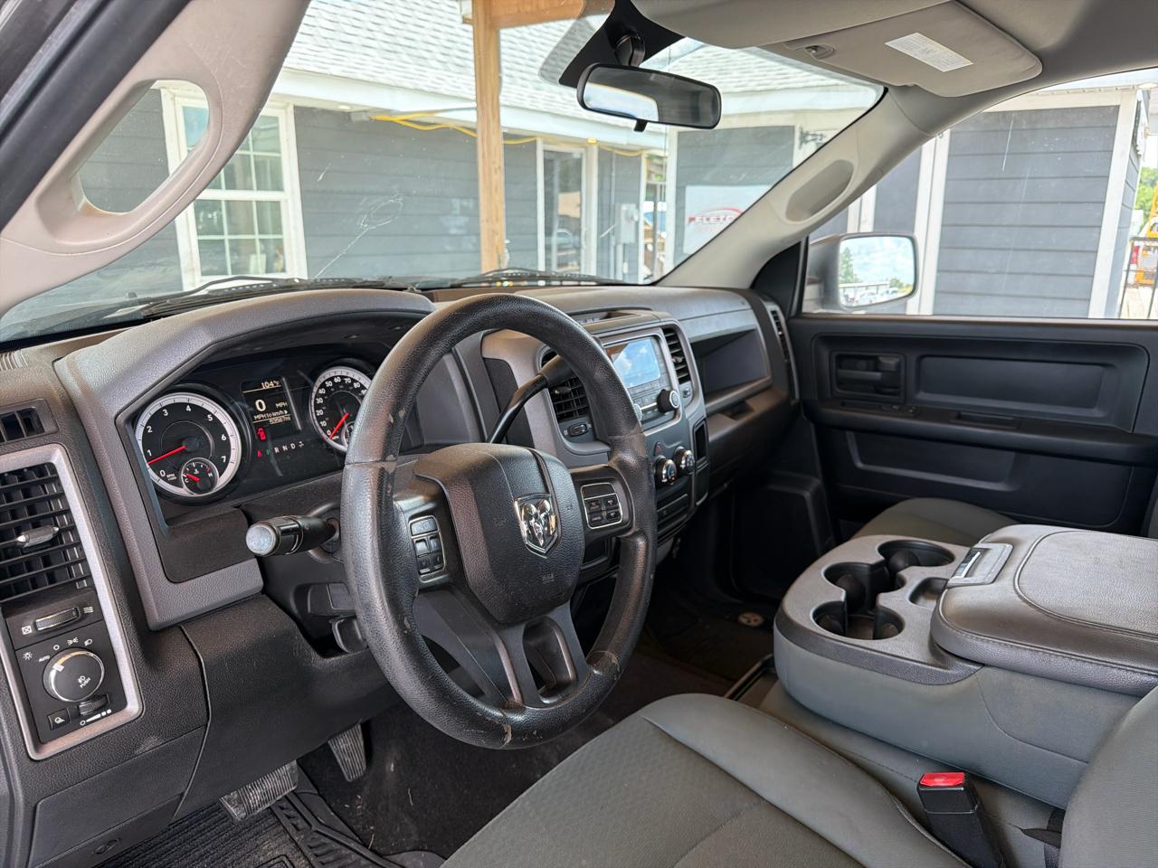 RAM 1500 4WD Crew Cab 140.5" Express 2014