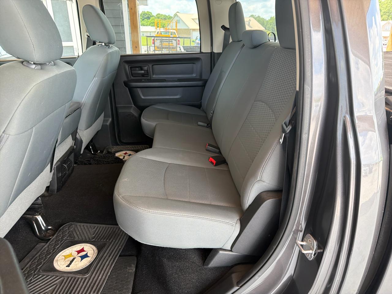 RAM 1500 4WD Crew Cab 140.5" Express 2014