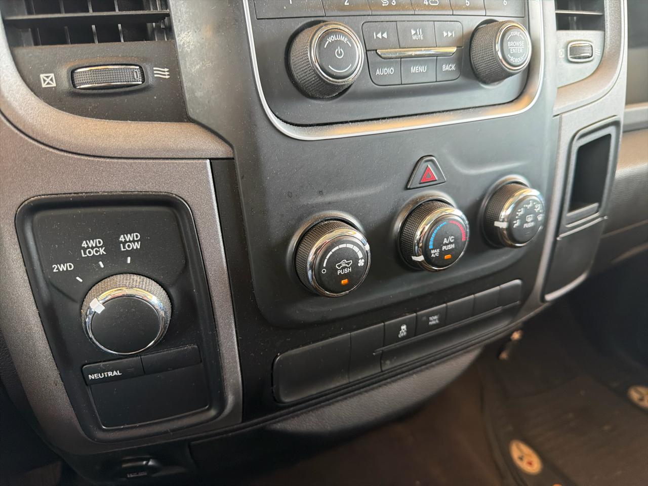 RAM 1500 4WD Crew Cab 140.5" Express 2014