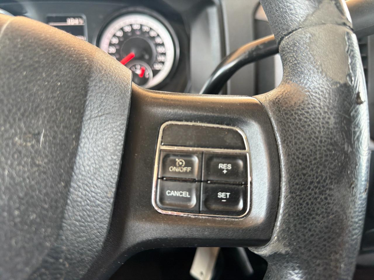 RAM 1500 4WD Crew Cab 140.5" Express 2014
