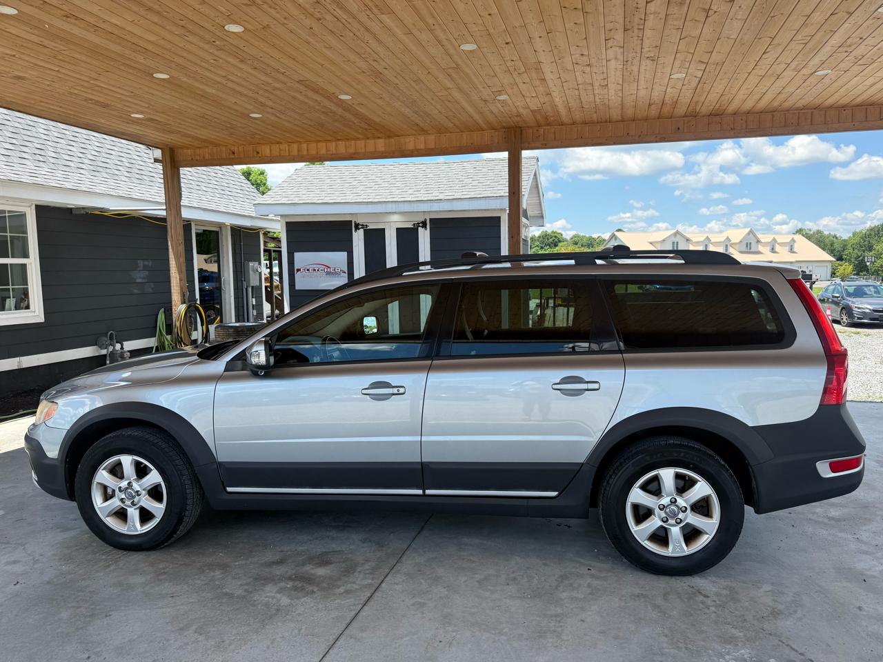 Volvo XC70 4dr Wgn 3.2L w/Sunroof 2009