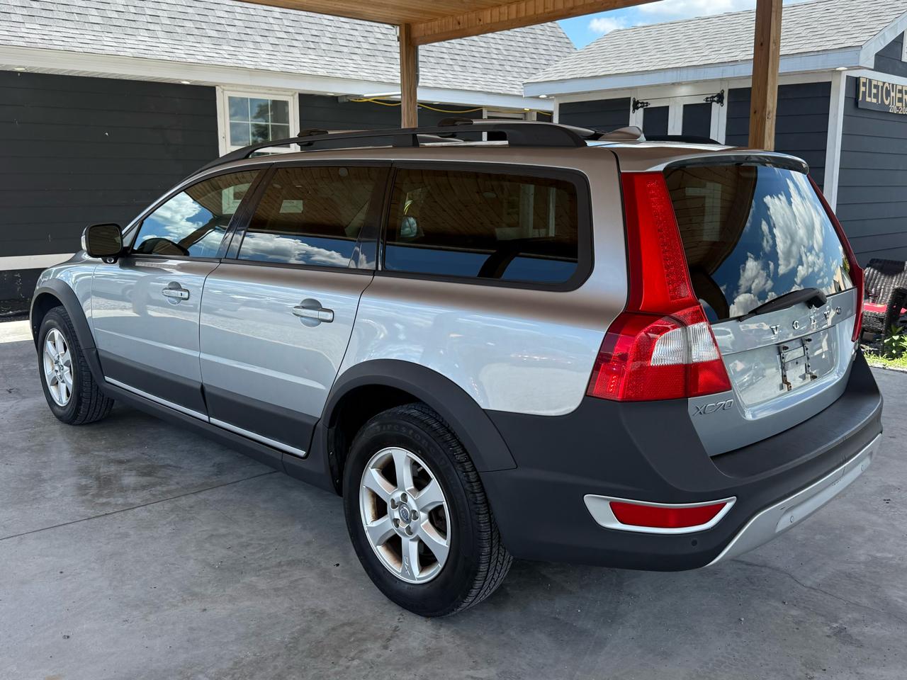 Volvo XC70 4dr Wgn 3.2L w/Sunroof 2009