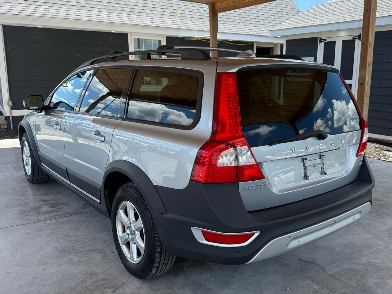 Volvo XC70 4dr Wgn 3.2L w/Sunroof 2009