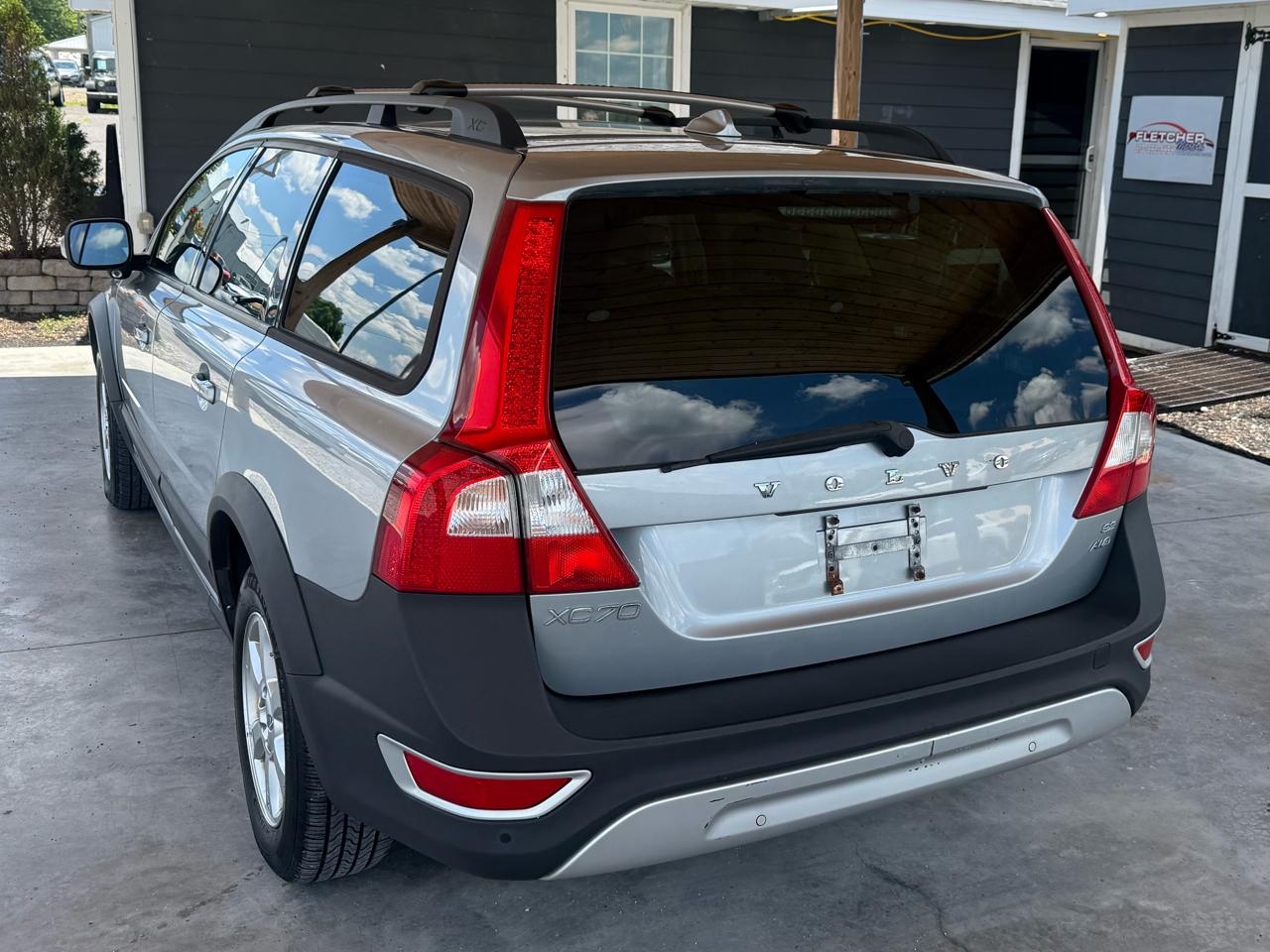 Volvo XC70 4dr Wgn 3.2L w/Sunroof 2009