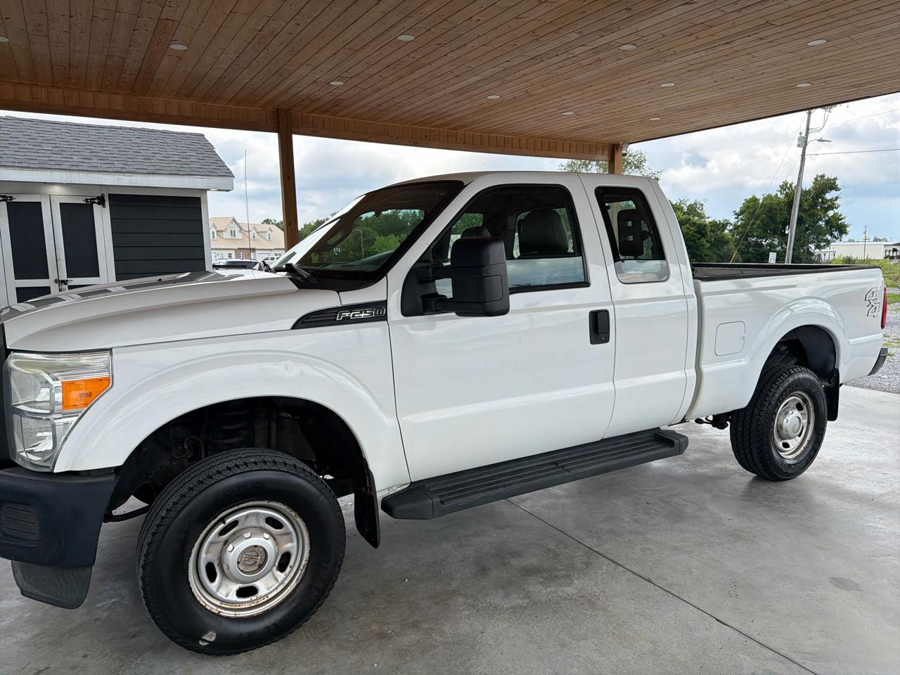 Ford Super Duty F-250 SRW 4WD SuperCab 142" XL 2016