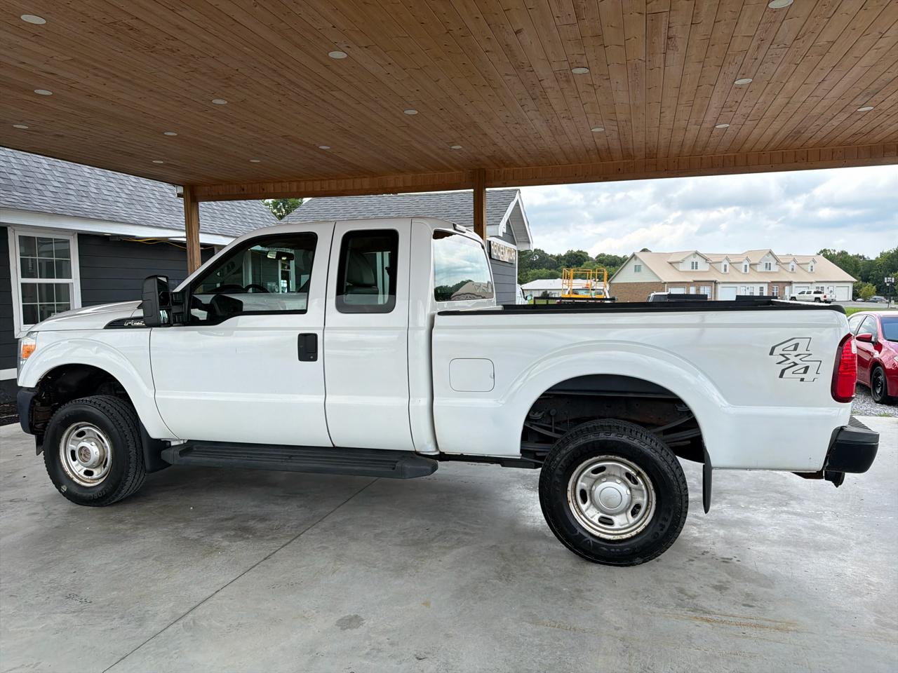 Ford Super Duty F-250 SRW 4WD SuperCab 142" XL 2016