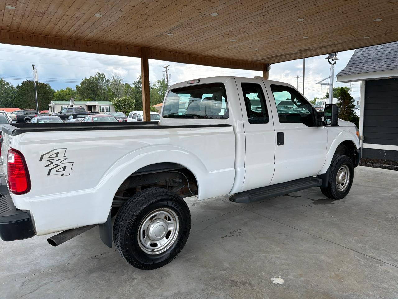 Ford Super Duty F-250 SRW 4WD SuperCab 142" XL 2016