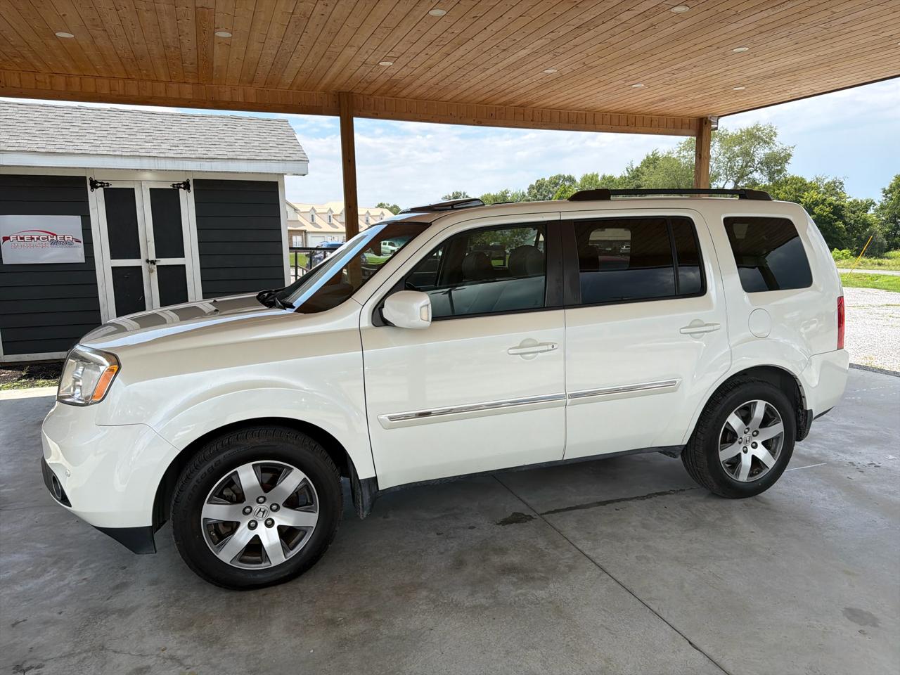 Honda Pilot 2WD 4dr Touring w/RES & Navi 2015