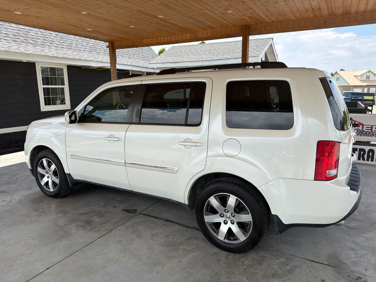 Honda Pilot 2WD 4dr Touring w/RES & Navi 2015