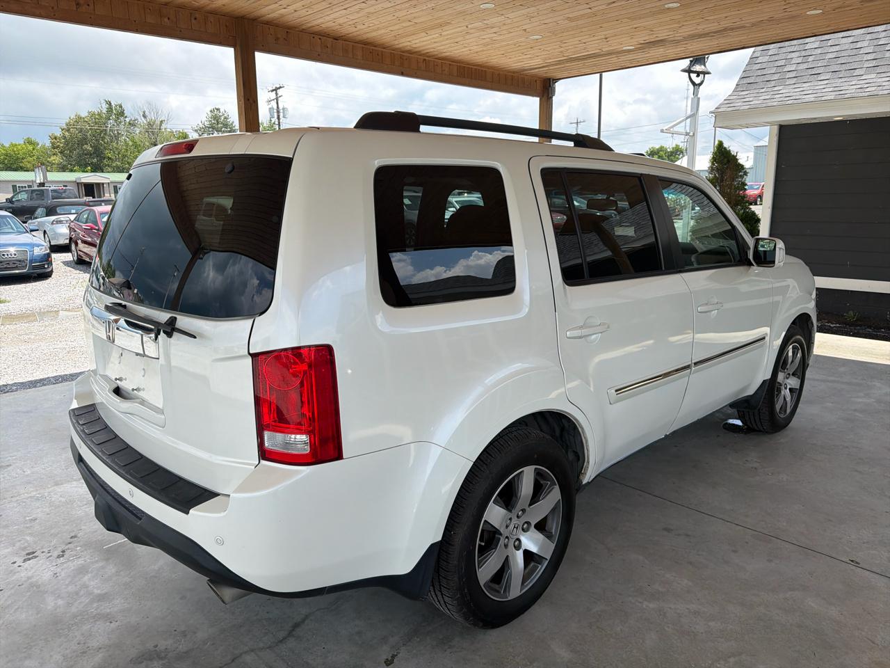 Honda Pilot 2WD 4dr Touring w/RES & Navi 2015