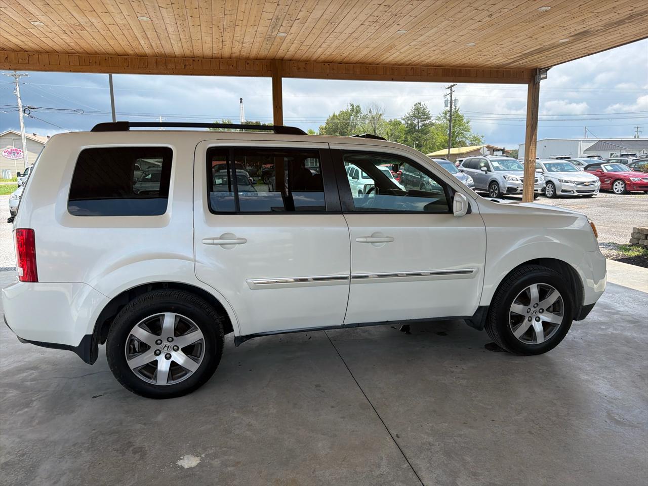 Honda Pilot 2WD 4dr Touring w/RES & Navi 2015