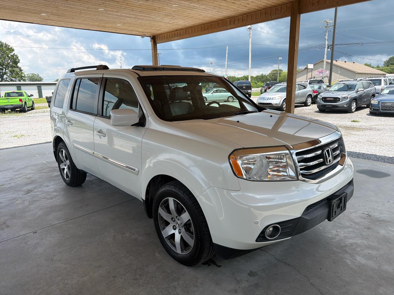 Honda Pilot 2WD 4dr Touring w/RES & Navi 2015