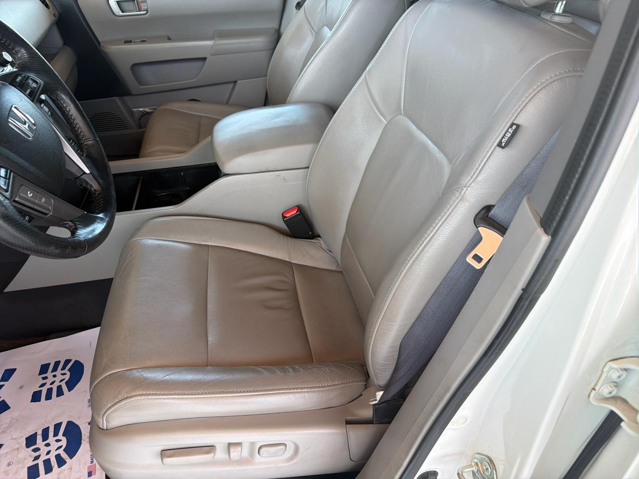 Honda Pilot 2WD 4dr Touring w/RES & Navi 2015