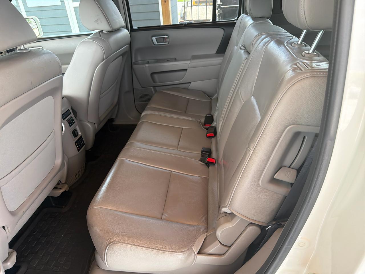 Honda Pilot 2WD 4dr Touring w/RES & Navi 2015