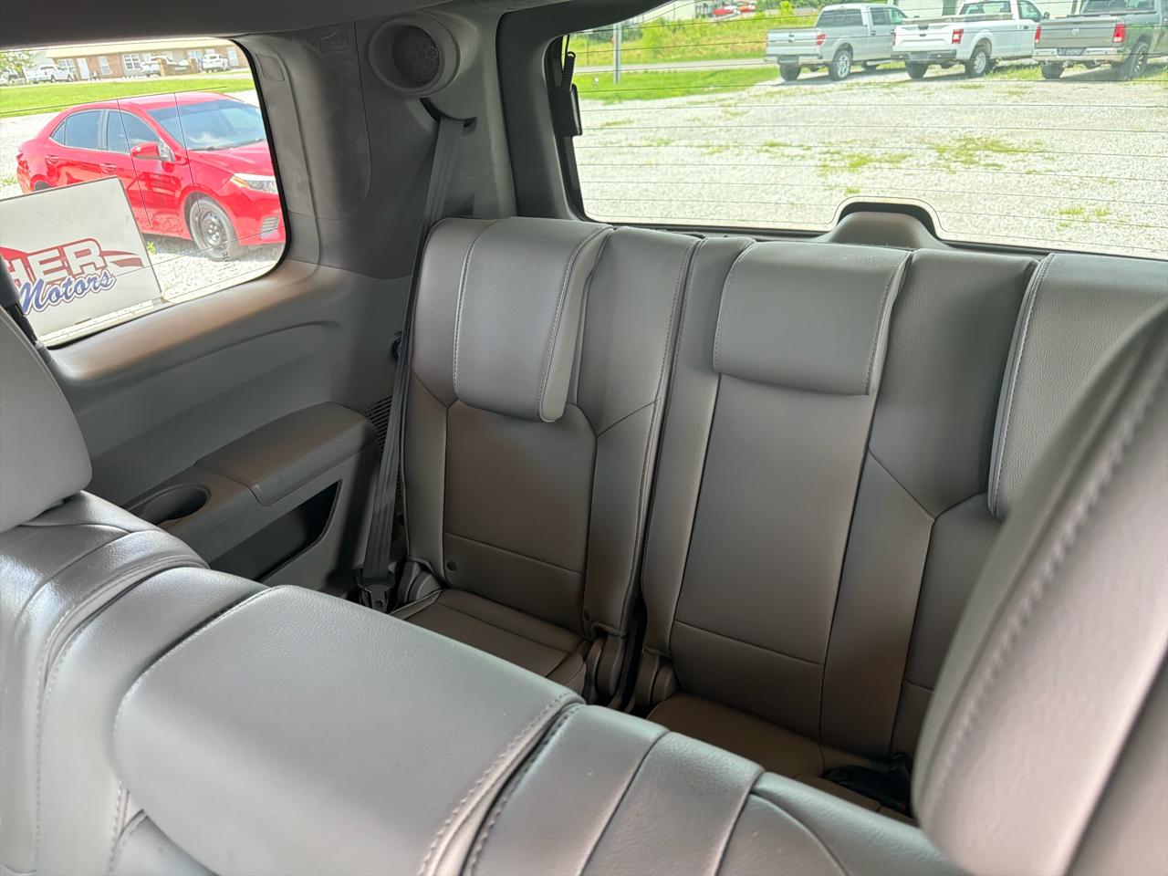 Honda Pilot 2WD 4dr Touring w/RES & Navi 2015