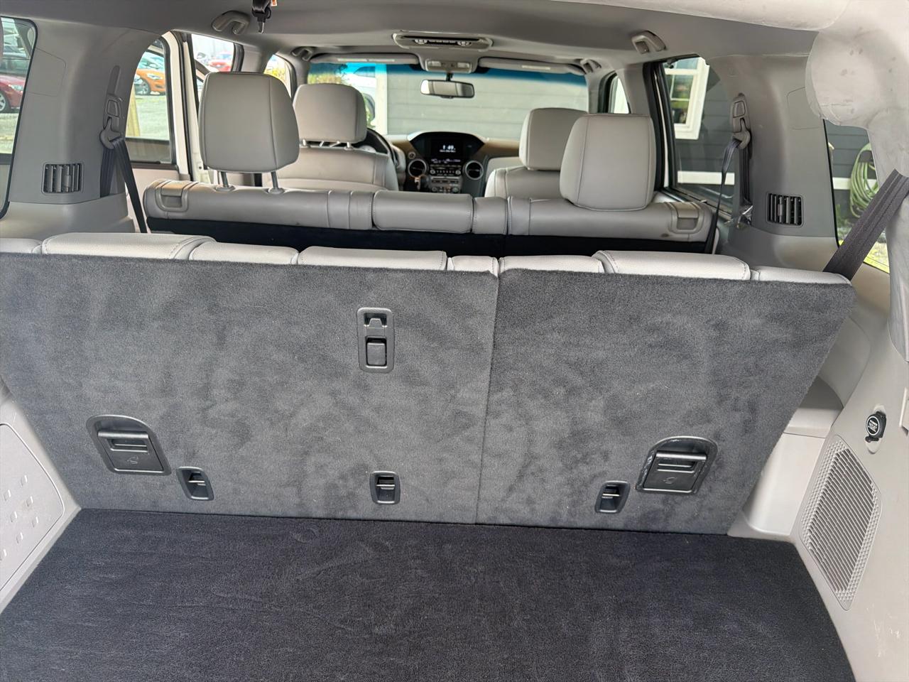 Honda Pilot 2WD 4dr Touring w/RES & Navi 2015