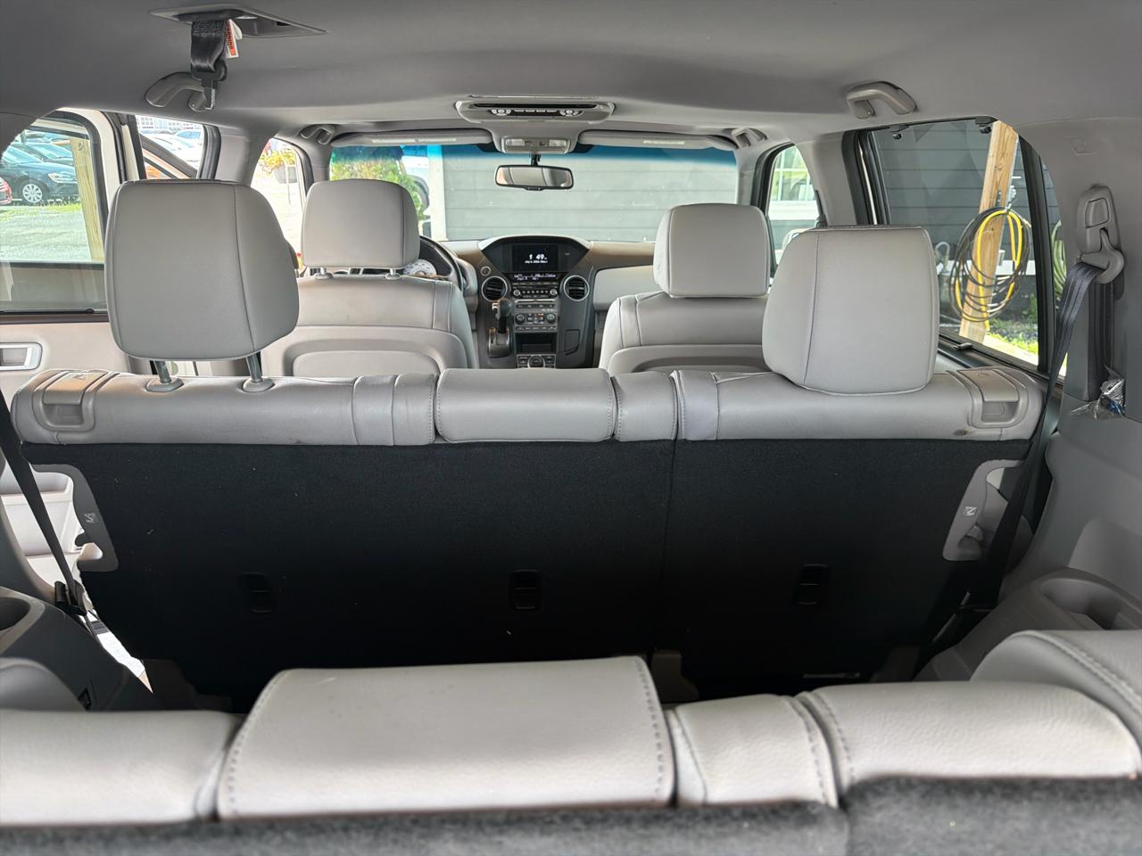 Honda Pilot 2WD 4dr Touring w/RES & Navi 2015