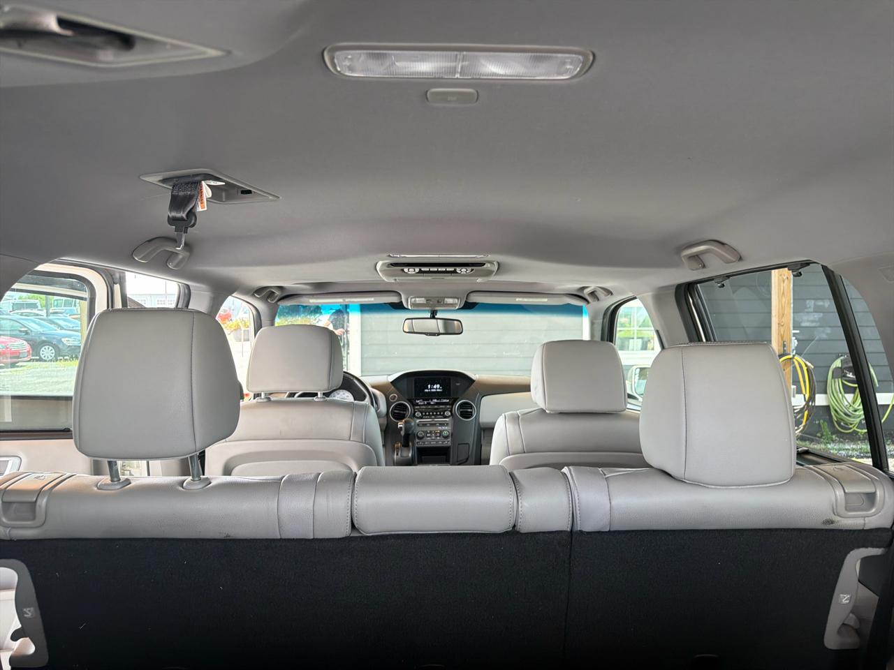 Honda Pilot 2WD 4dr Touring w/RES & Navi 2015