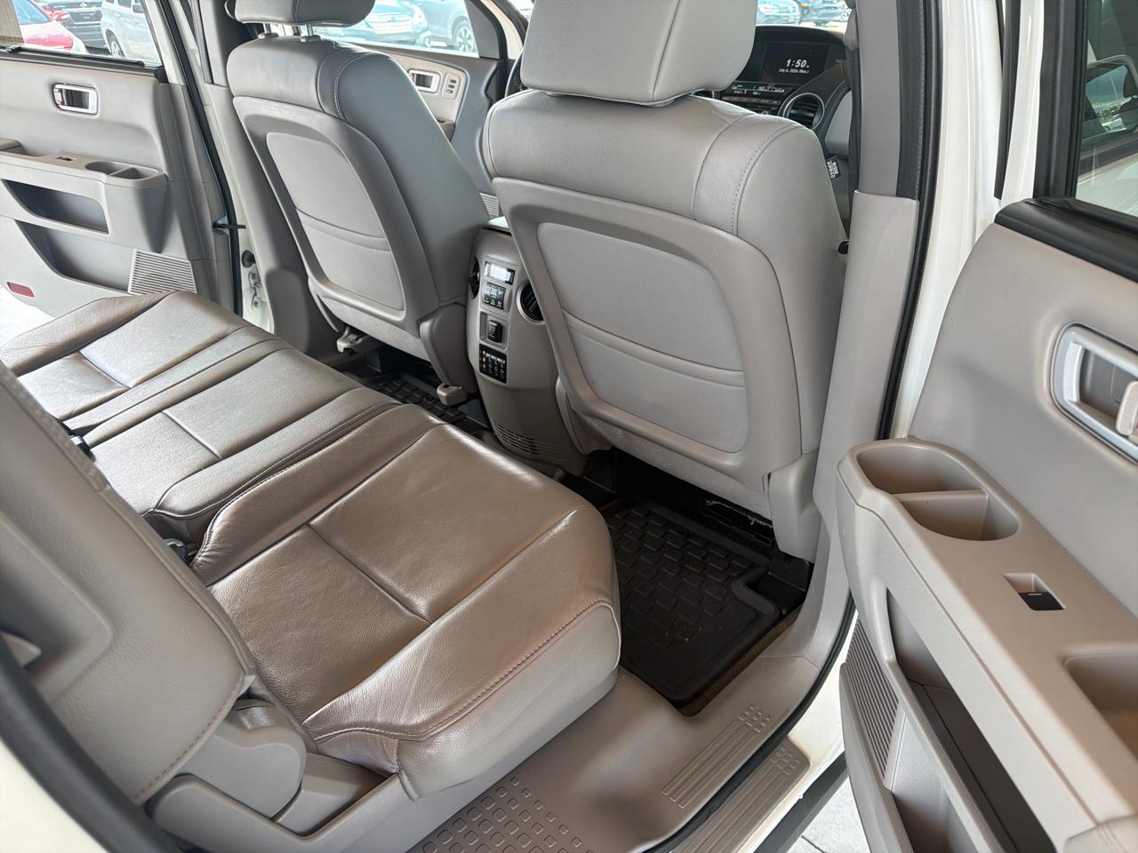 Honda Pilot 2WD 4dr Touring w/RES & Navi 2015