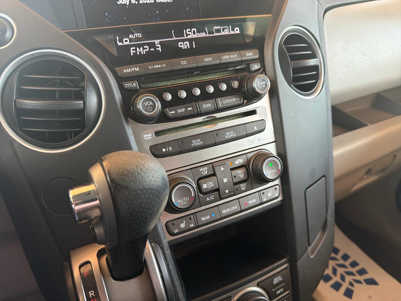 Honda Pilot 2WD 4dr Touring w/RES & Navi 2015