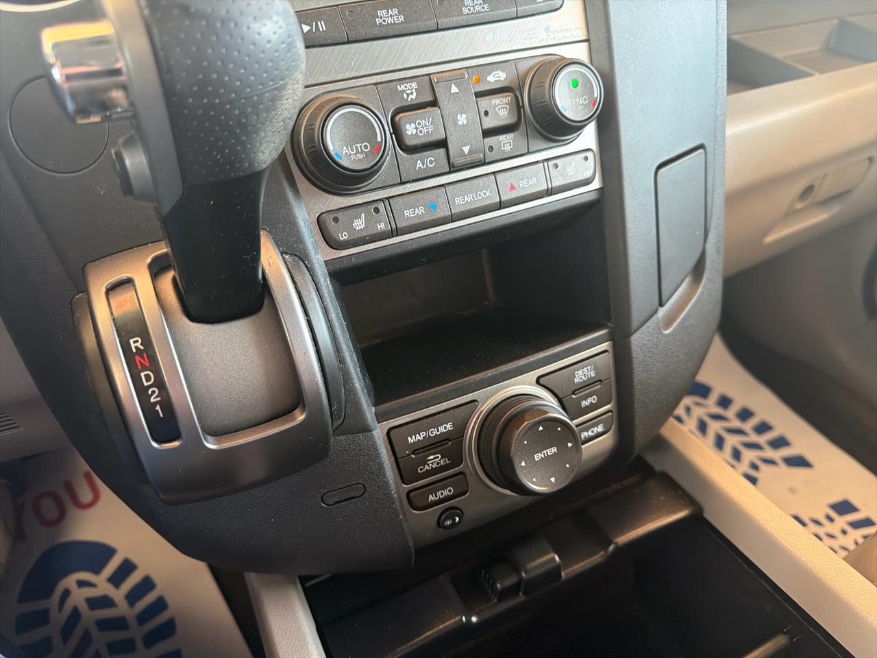 Honda Pilot 2WD 4dr Touring w/RES & Navi 2015