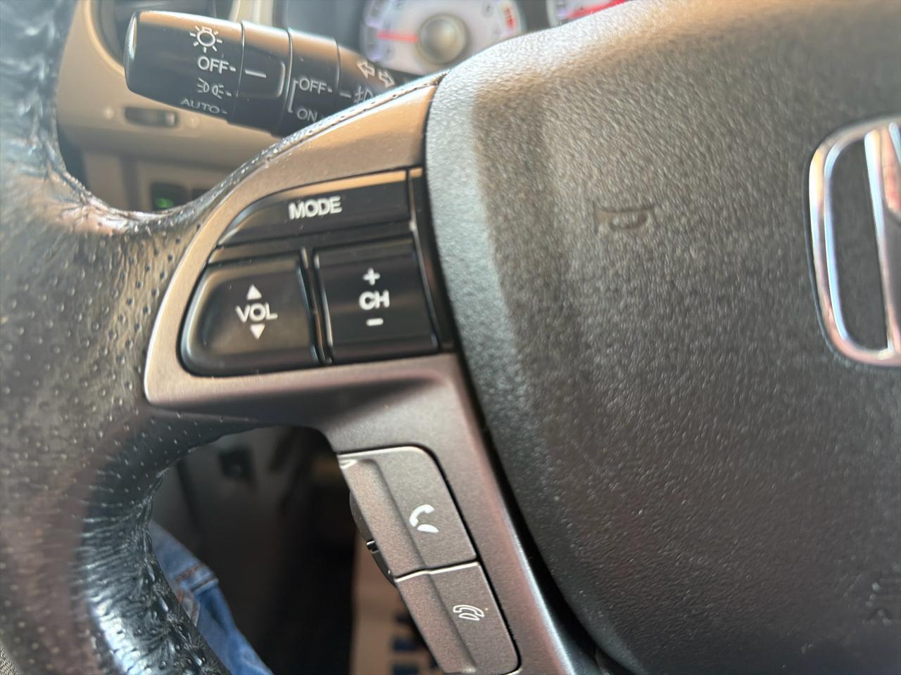 Honda Pilot 2WD 4dr Touring w/RES & Navi 2015