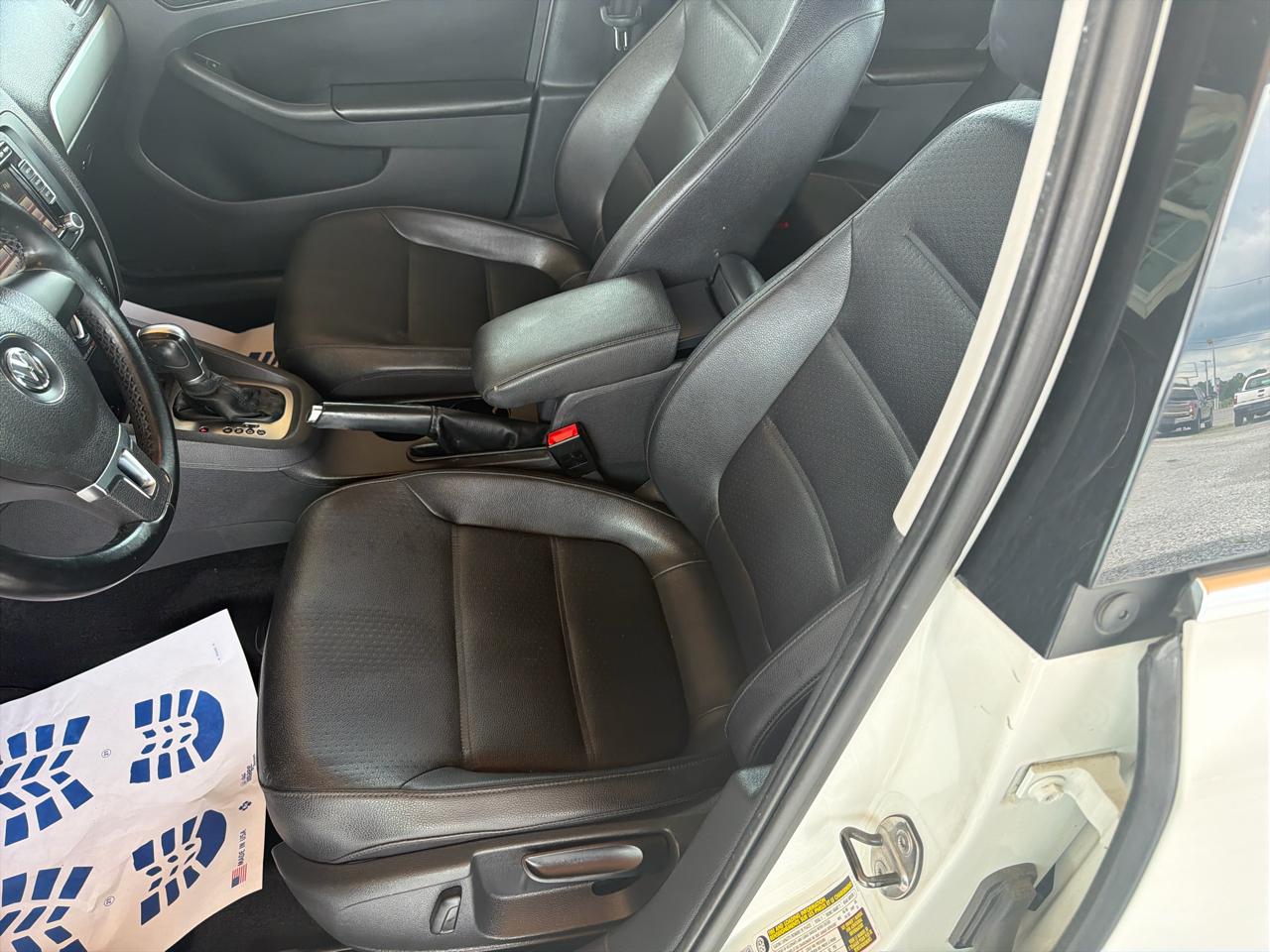 Volkswagen Jetta Sedan 4dr Auto SE PZEV 2013