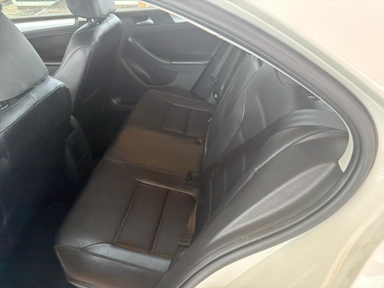 Volkswagen Jetta Sedan 4dr Auto SE PZEV 2013